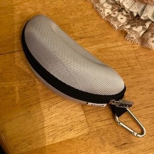 DUCO glasses case white black in great condition